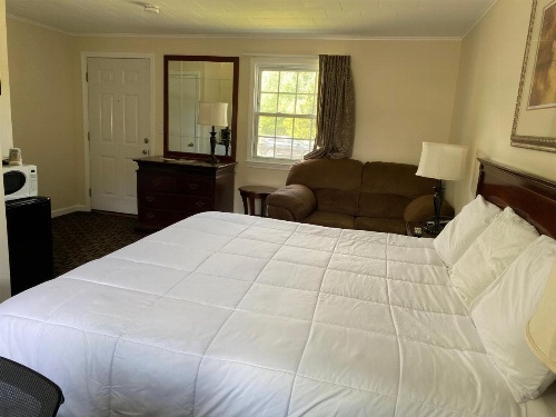 Villager Motel image 9