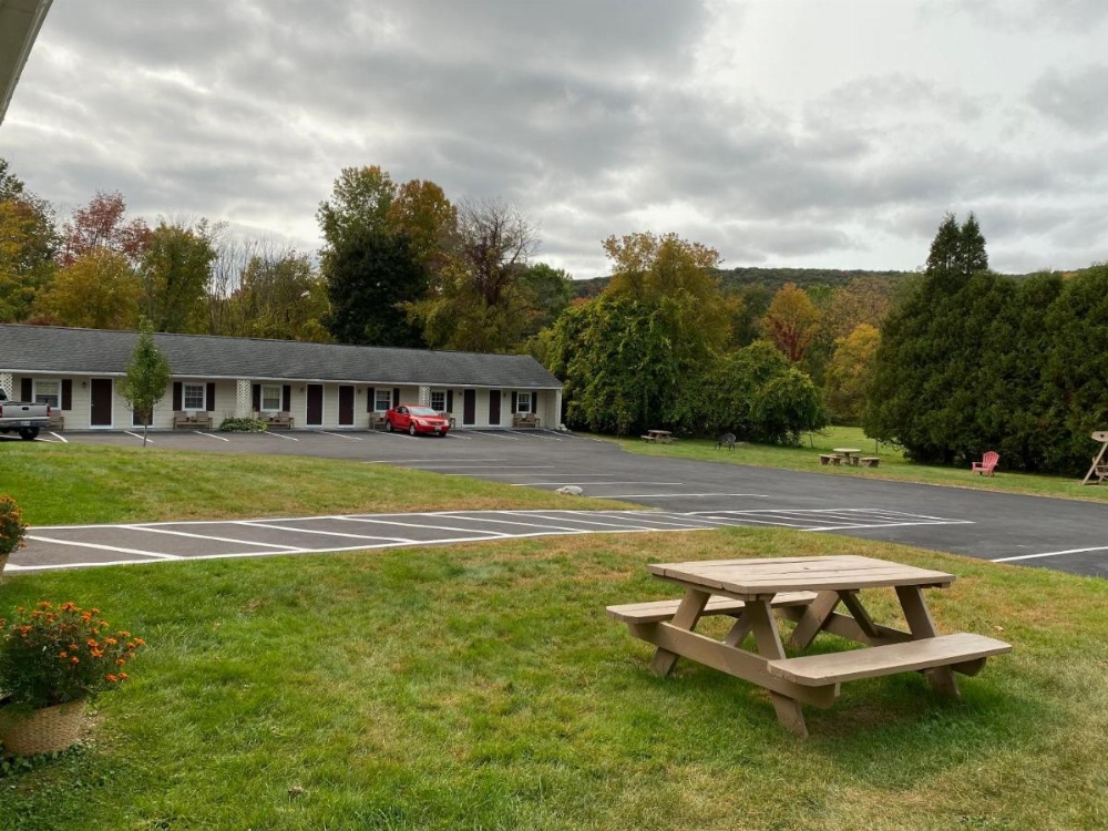 Villager Motel Image 13